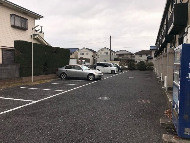 レオパレスPolarisの駐車場|画像3