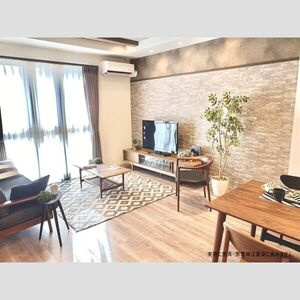 月見町戸建の居間・リビング
