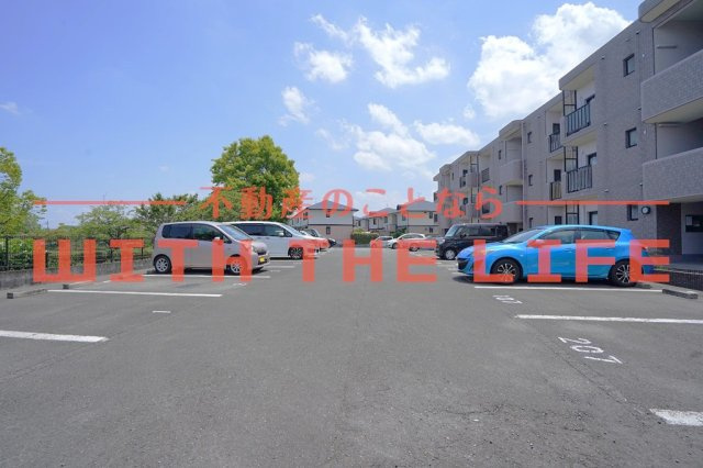 パークサイド藤光【キャッシュバック対象物件】の駐車場