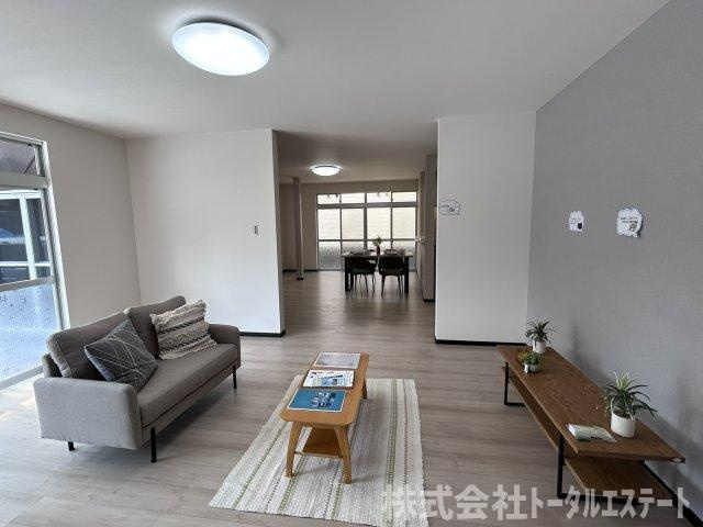 綾羅木本町1丁目中古一戸建ての居間・リビング