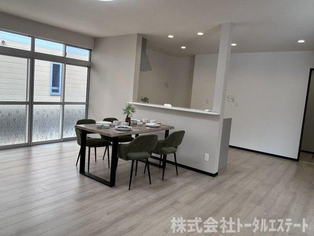 綾羅木本町1丁目中古一戸建ての居間・リビング