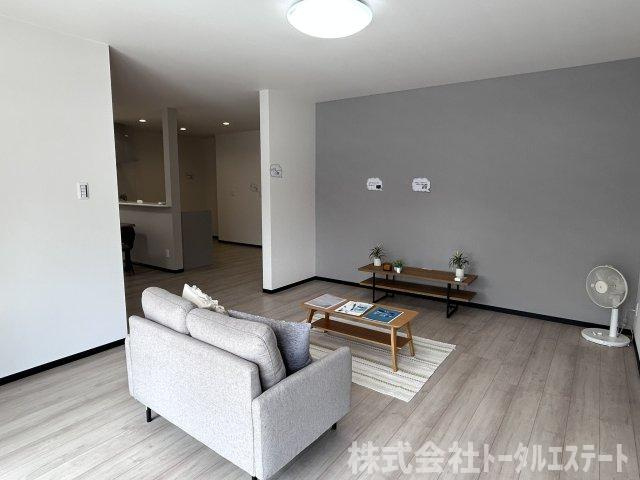 綾羅木本町1丁目中古一戸建ての居間・リビング