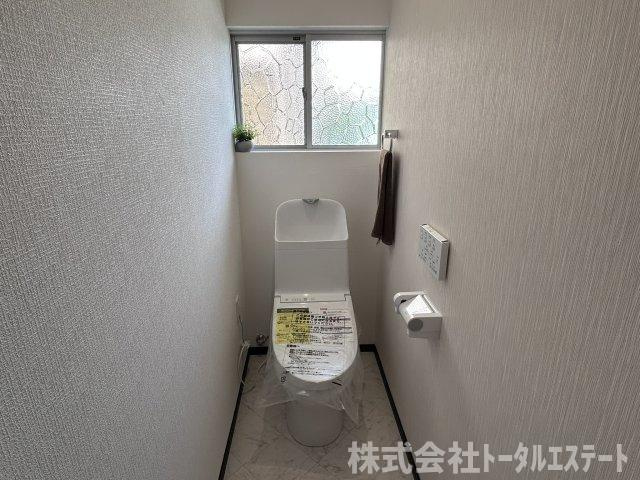 綾羅木本町1丁目中古一戸建てのトイレ