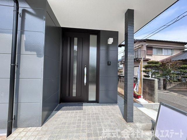 綾羅木本町1丁目中古一戸建ての玄関