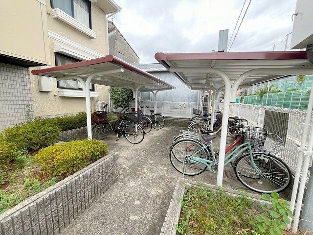 パセオ豊里の駐車場