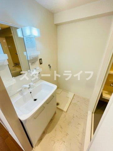 大阪市淀川区木川東２丁目の賃貸マンションの洗面所