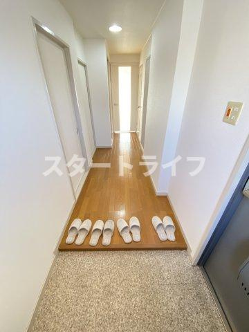 大阪市淀川区木川東２丁目の賃貸マンションの玄関
