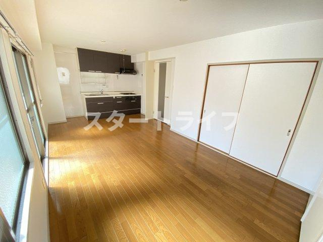 大阪市淀川区木川東２丁目の賃貸マンションの居間・リビング