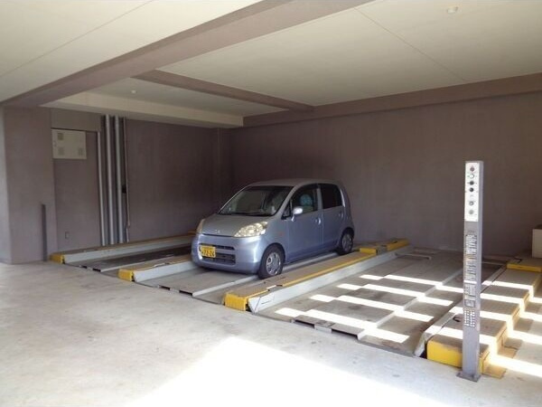 M.House1の駐車場