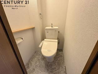 シンプルで使いやすいトイレです♪