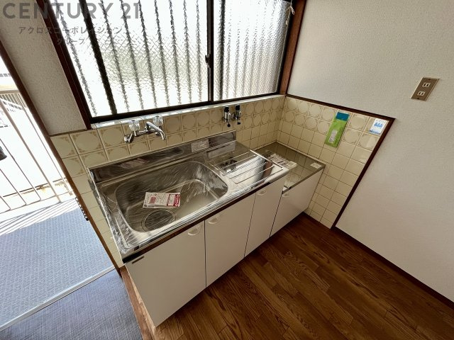 窓付きのキッチンで換気がしやすくておすすめ！