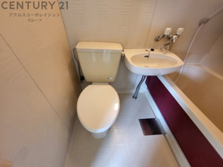 浴室内にトイレがあります♪