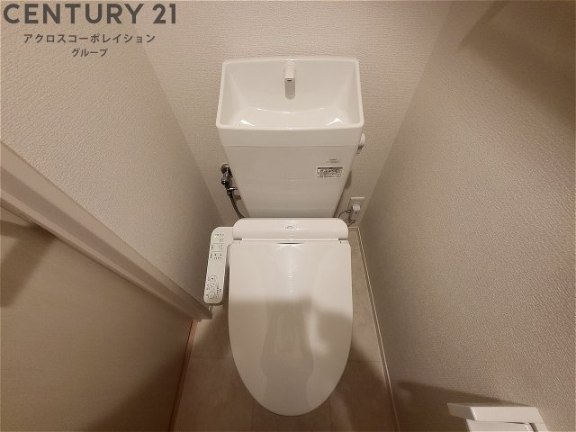 温水洗浄便座付きのトイレです♪