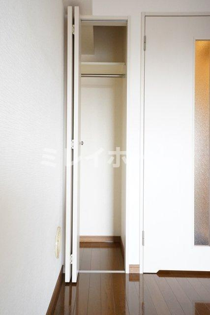 プロフ上池台の収納|同建物内、別のお部屋の参考写真になります。