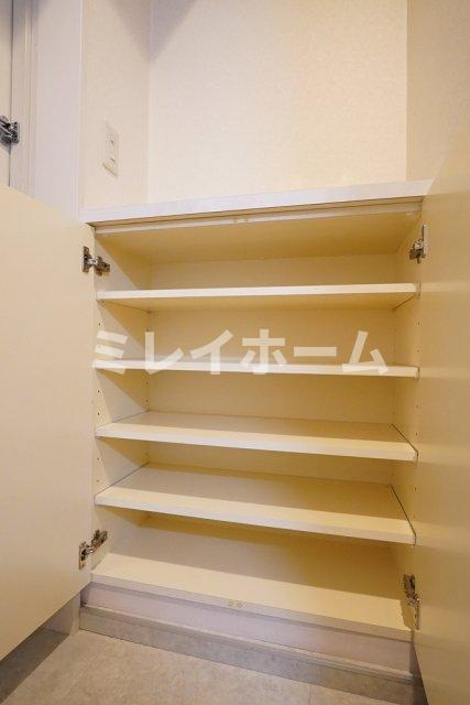 プロフ上池台の玄関|同建物内、別のお部屋の参考写真になります。