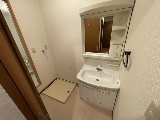 洗面所内に洗濯機置場がついてます！