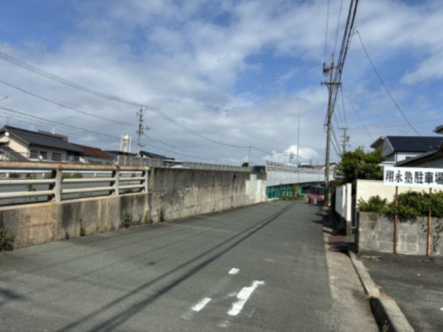豊橋市中橋良町の売地の前面道路含む現地写真