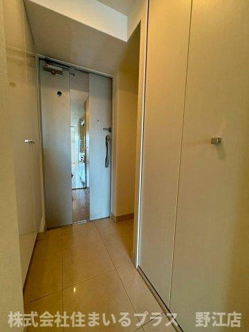 セイワパレス京橋コルティーレの玄関
