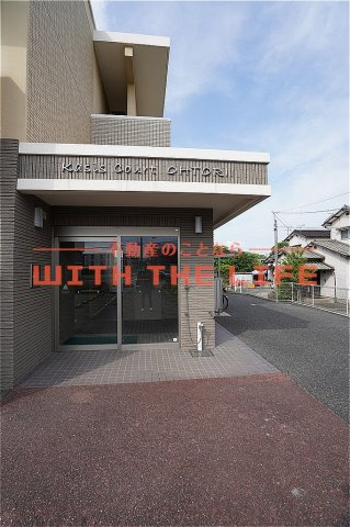 カシスコート大鳥居【キャッシュバック対象物件】のエントランス|清潔なエントランスです