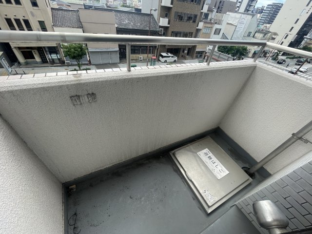 NTビルのバルコニー