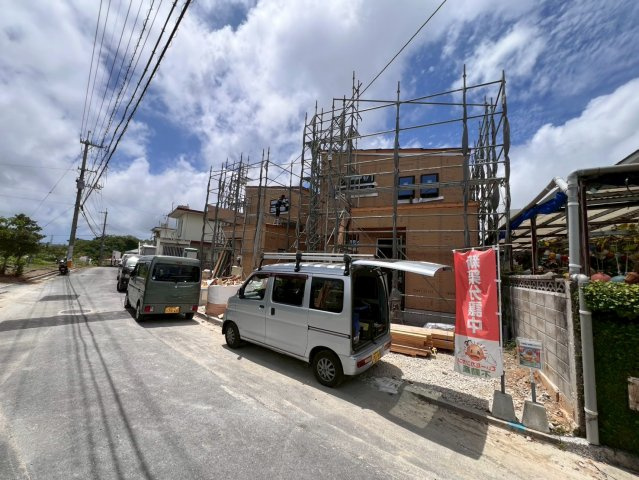 リベロスクウェア 宜次　1号棟の前面道路含む現地写真