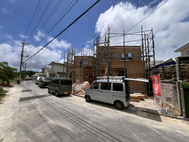 リベロスクウェア 宜次　1号棟の前面道路含む現地写真