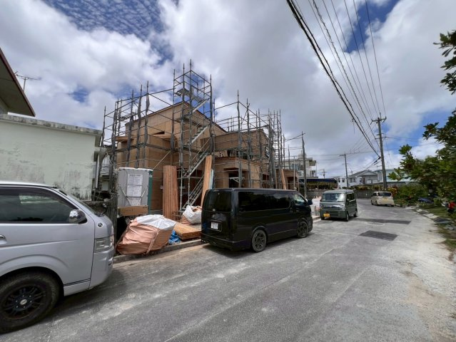 リベロスクウェア 宜次　1号棟の前面道路含む現地写真