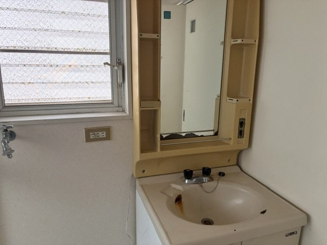 呉市寺本町　戸建ての独立洗面台