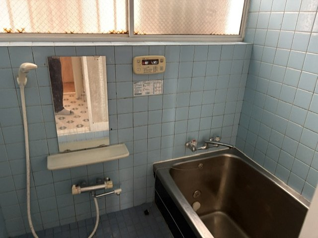 呉市寺本町　戸建ての浴室