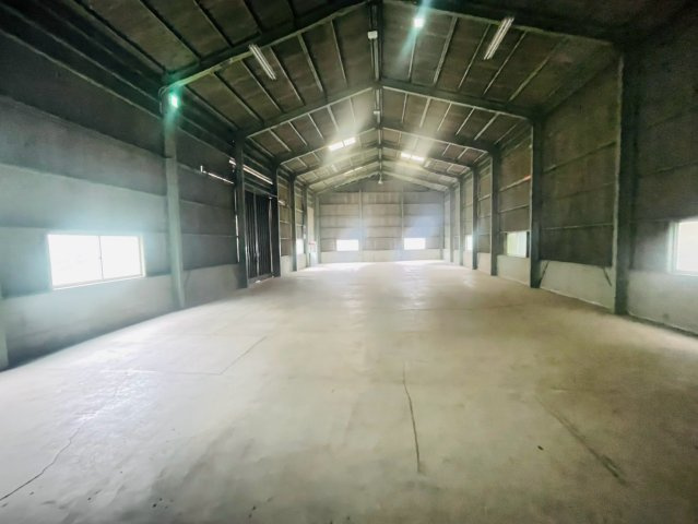 野間町加藤倉庫の内装