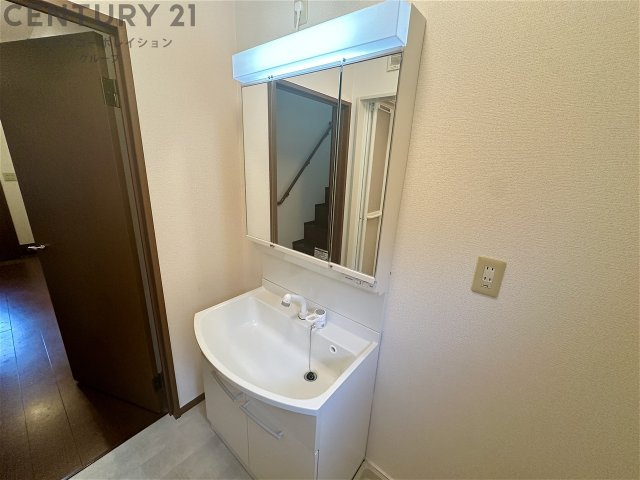独立洗面化粧台付きでおすすめです！