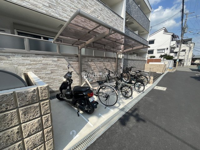 フォレストクリエオーレ城垣町壱番館の駐車場