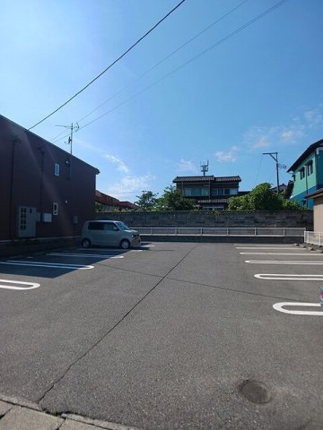 【駐車場】 | メイプル　ヴィラ | カースペースがあります