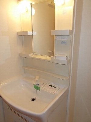 【洗面所】 | リバーサイド　ダンデライオンＢ | コンパクトで使いやすい洗面所