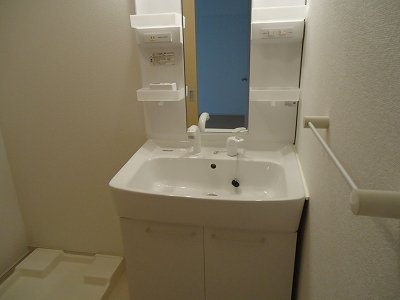 【洗面所】 | コンフォルト | 明るい洗面所です