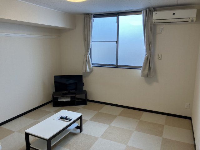 【居間・リビング】 | レオネクストリアン | 居間です