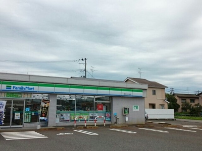 【周辺】 | シュエット | ファミリーマート かぶとやま店まで600m
