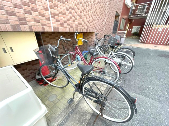 メゾン山本の駐車場