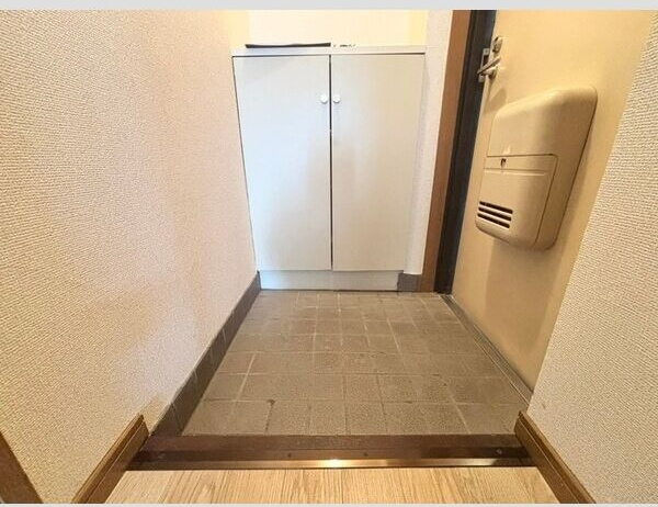 コーポフジヤの玄関