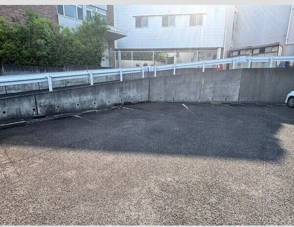 コーポフジヤの駐車場