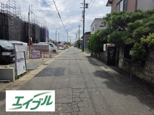 小牧市多気北町　新築戸建　１号棟の前面道路含む現地写真
