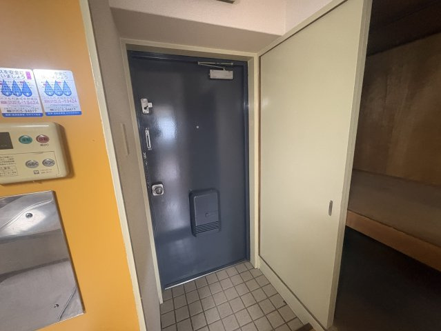 ハイツ丸利の玄関