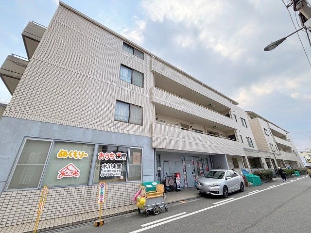 ライフステージ新大阪の外観