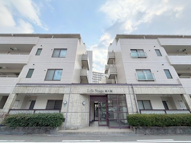 ライフステージ新大阪の外観