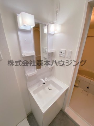 【独立洗面台】 | 　LIX大和田駅前 | 独立洗面台、小物を置くことができて便利です