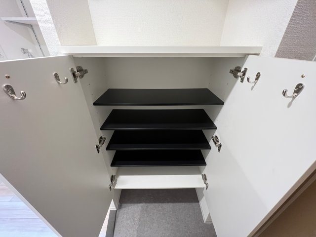 セレニテ本町東リアンの収納