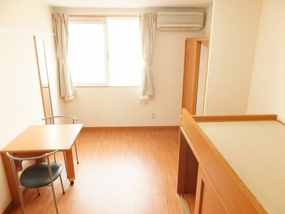 【居間・リビング】 | レオパレスハイムサクスィード | ゆったりとした居間です