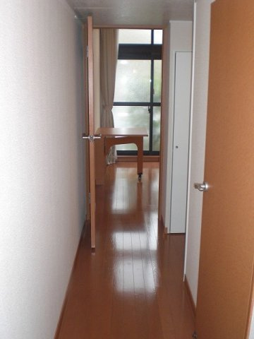 【玄関】 | レオパレスシャトー粟山 | 収納もある玄関です