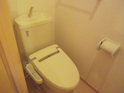 【トイレ】 | プルメリアⅢ | 清潔感のあるトイレです