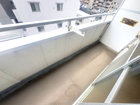 エルソル江坂のバルコニー